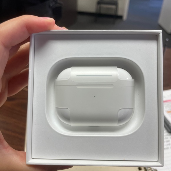 AirPods Pro (1st Generation) with Wireless Charging Case and Charging Cord - Picture 10 of 16